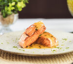 Salmão ao molho de maracujá